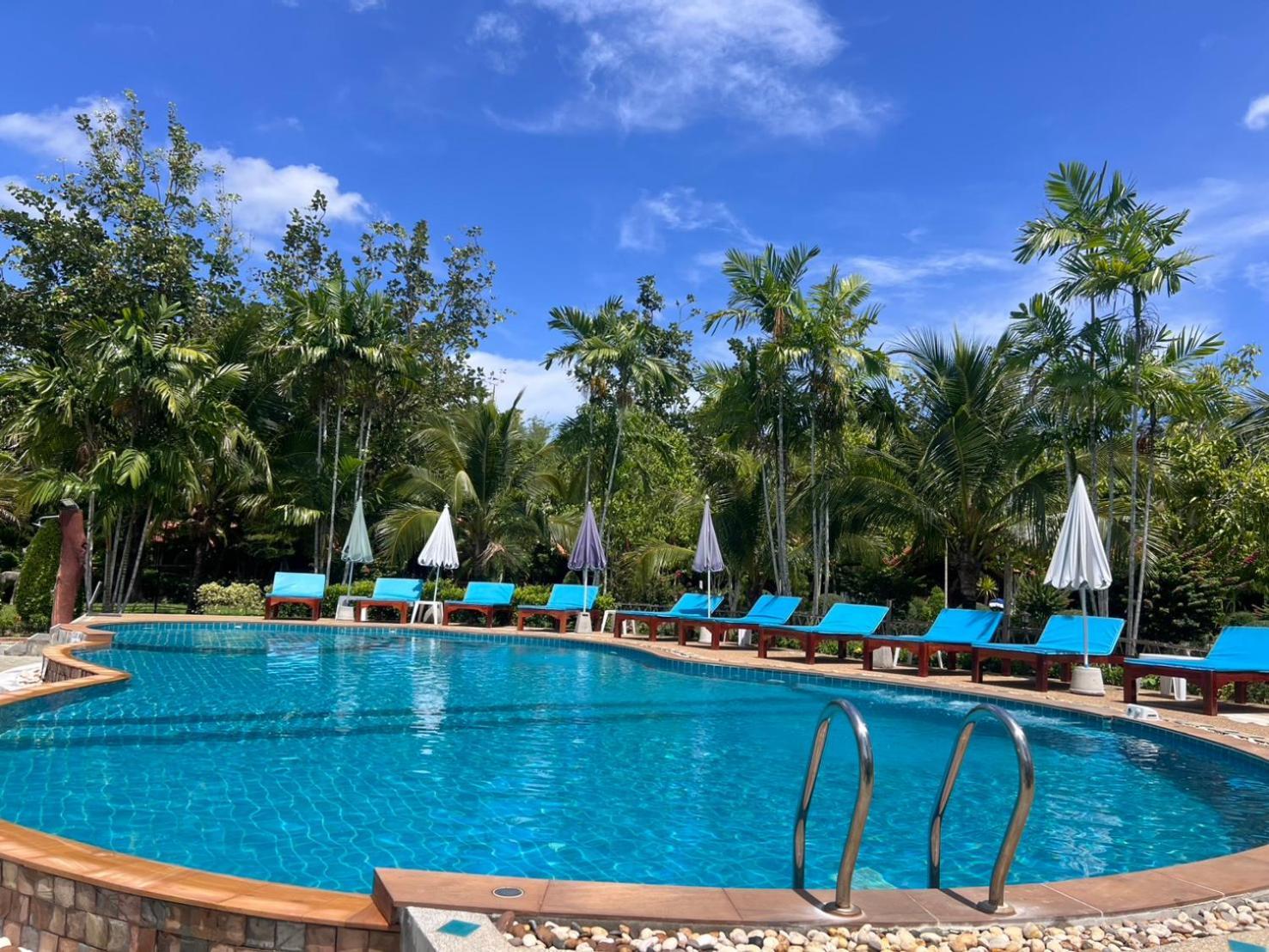 โรงแรม ไดมอนด์ บีช รีสอร์ต อ่าวน้ำเมา