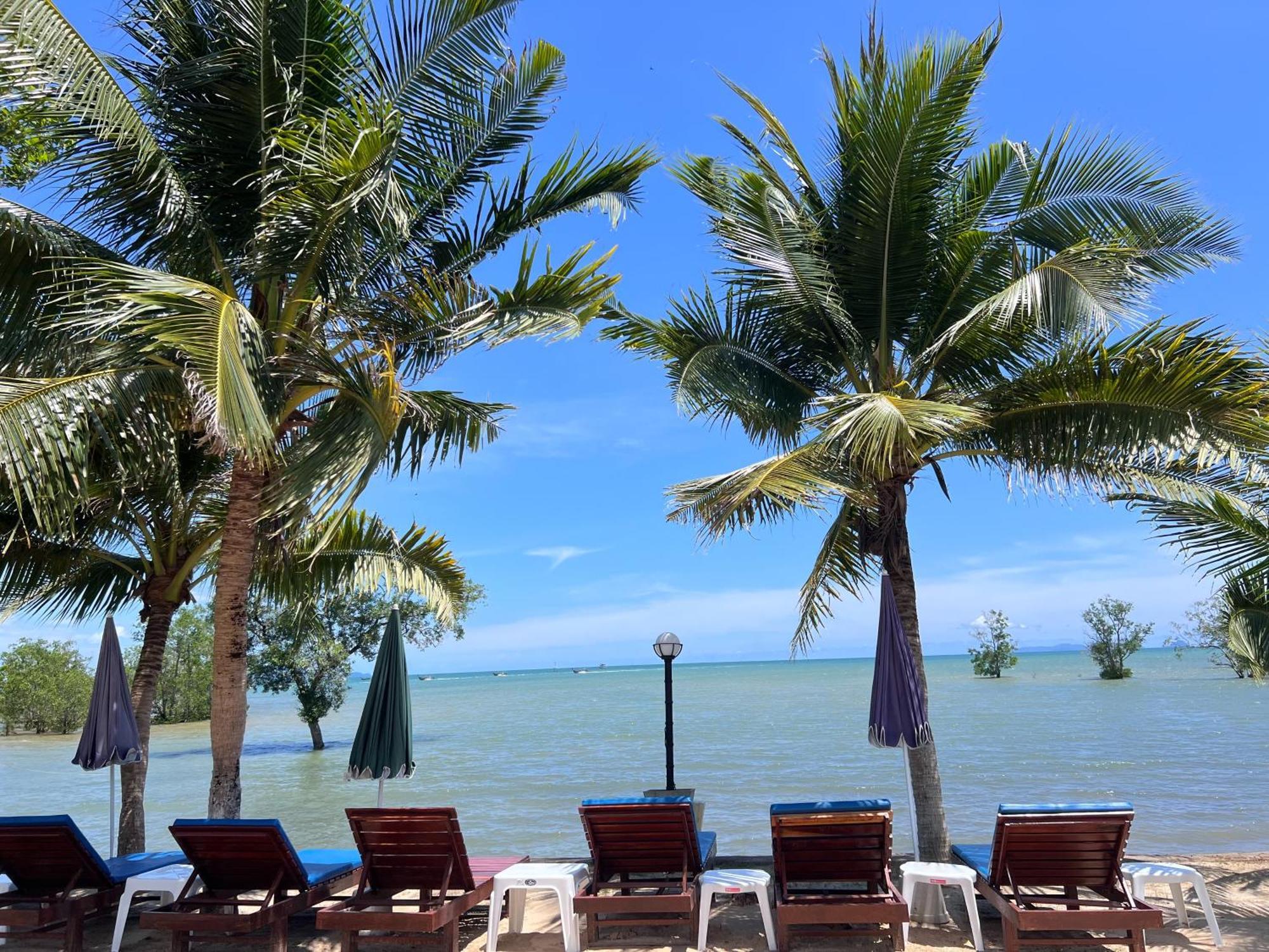 โรงแรม ไดมอนด์ บีช รีสอร์ต อ่าวน้ำเมา